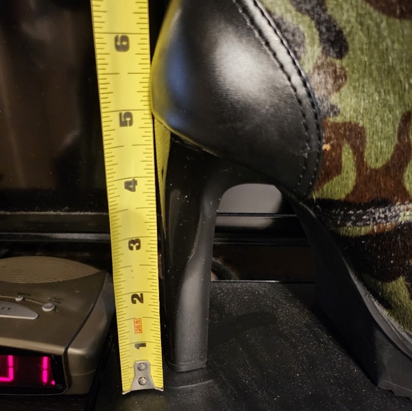 DKNY Camo VERY SEXY ANKLE BOOTIES - Picture 8 of 10